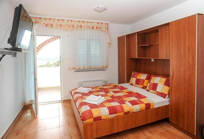 סטודיו סטנדרטי עם נוף לים ומרפסת, Apartmani Vila Caska