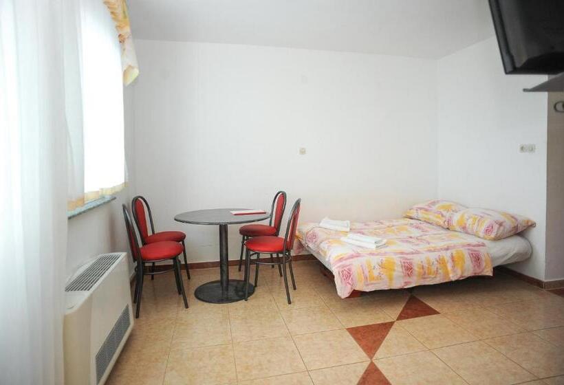 דירת חדר עם נוף לים ומרפסת, Apartmani Vila Caska