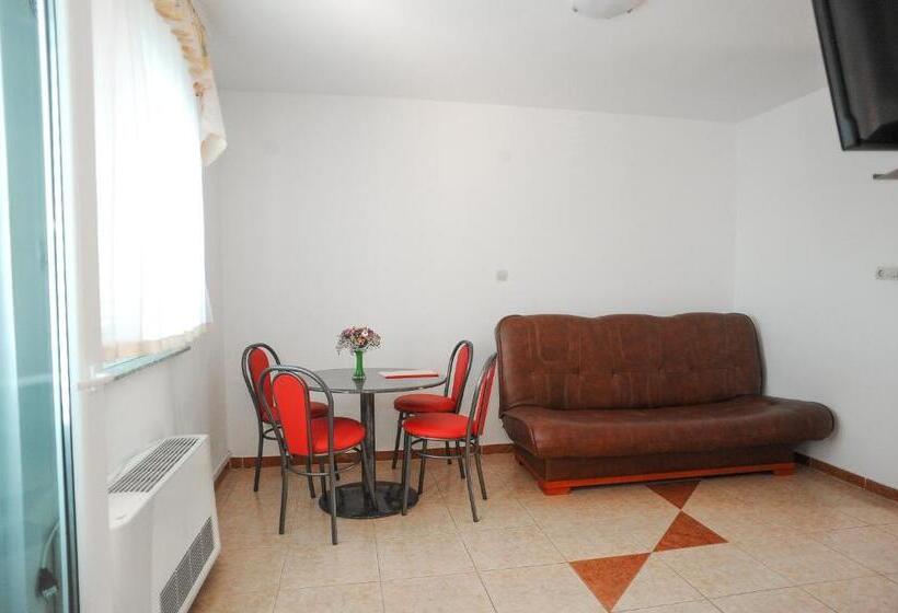 דירת חדר עם נוף לים ומרפסת, Apartmani Vila Caska