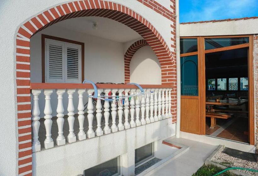 شقة غرفتين, Apartmani Vila Caska