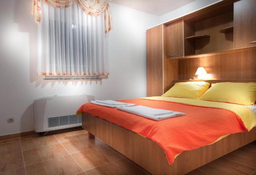 شقة غرفتين, Apartmani Vila Caska