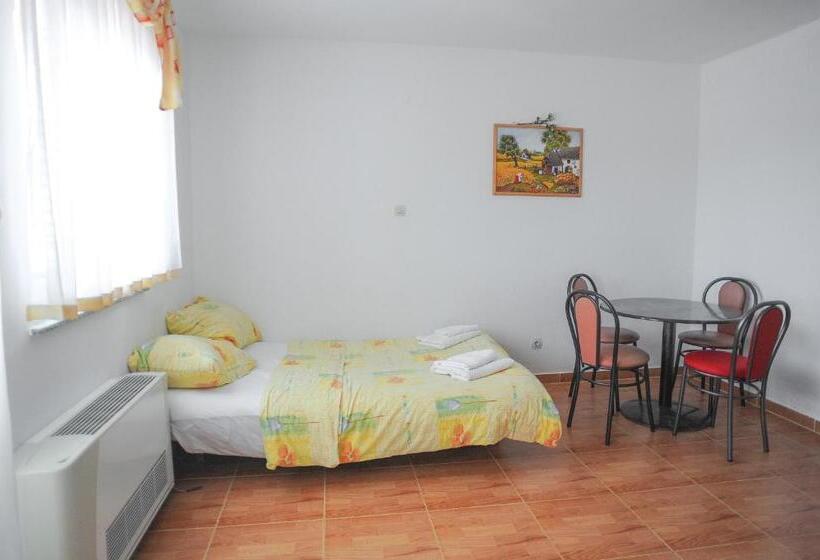 דירת חדר, Apartmani Vila Caska