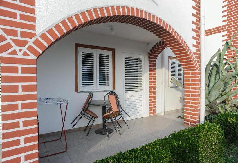 דירת חדר, Apartmani Vila Caska