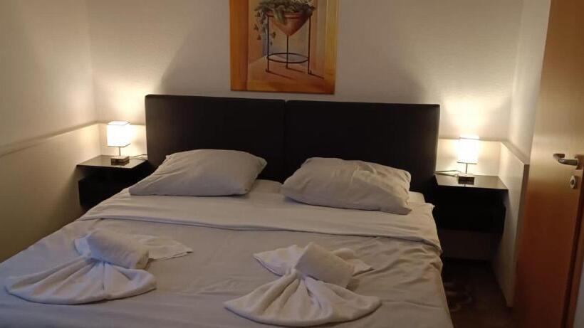 스탠다드 룸, Dua