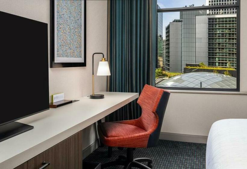 Standard Szoba King Size Bed, Hilton Garden Inn Chicago Central Loop