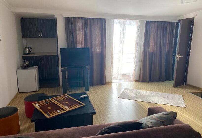 اتاق استاندارد چهار تخته, House In Old Batumi