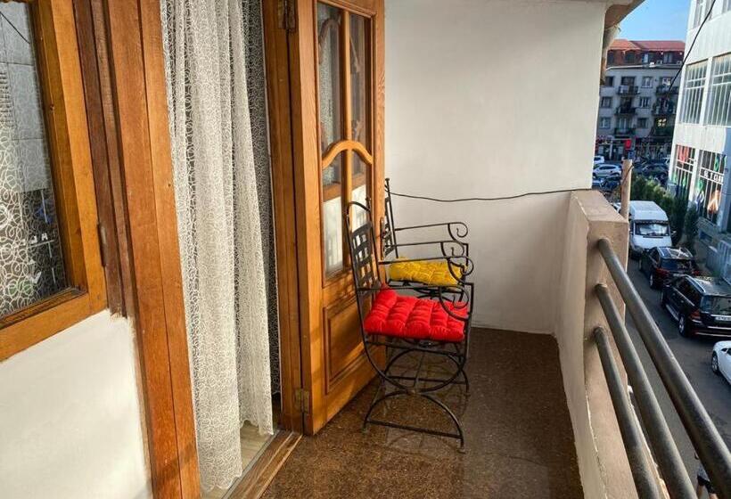 اتاق استاندارد چهار تخته, House In Old Batumi