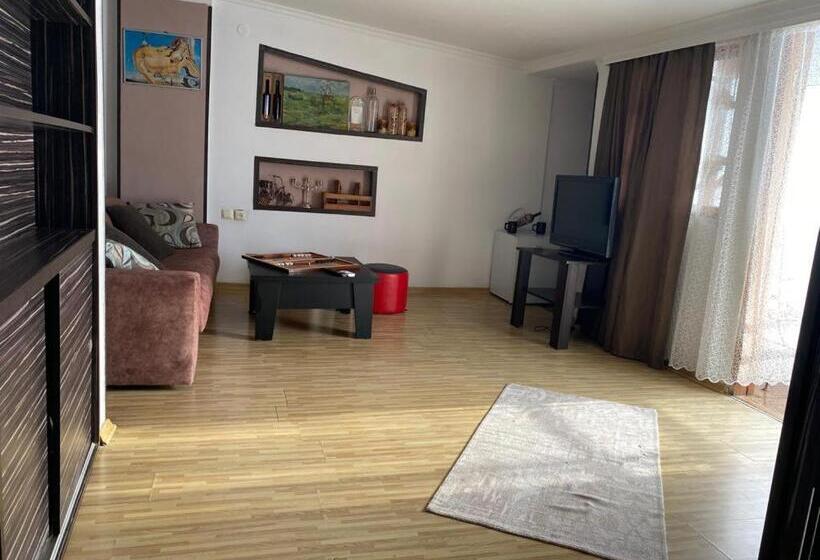 اتاق استاندارد چهار تخته, House In Old Batumi