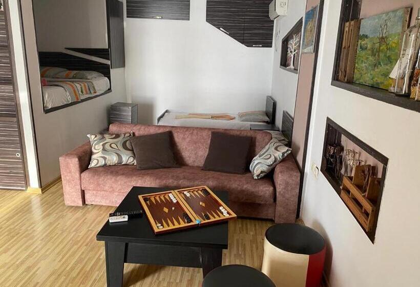 اتاق استاندارد چهار تخته, House In Old Batumi