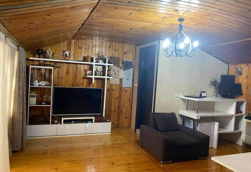 اتاق کلاسیک چهارنفره, House In Old Batumi