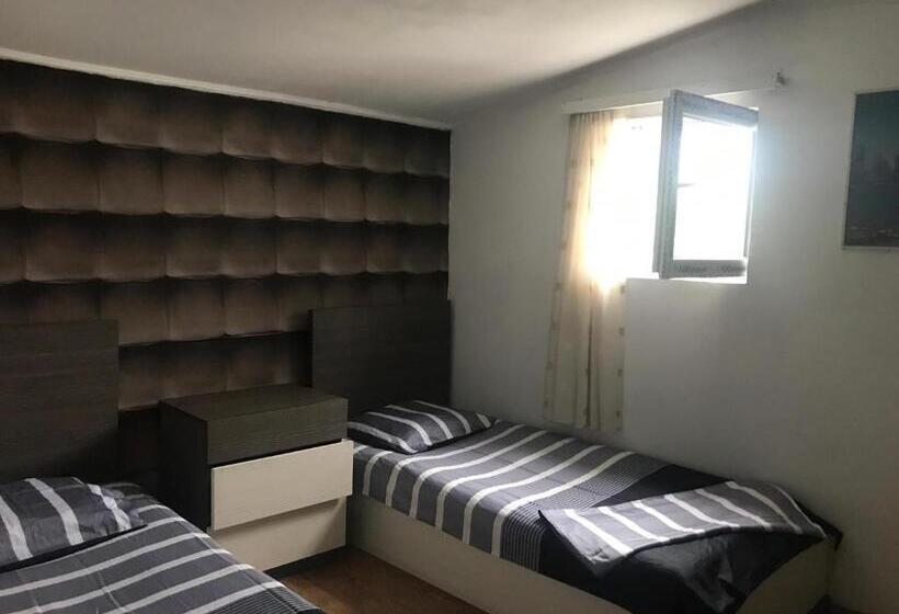 اتاق کلاسیک چهارنفره, House In Old Batumi