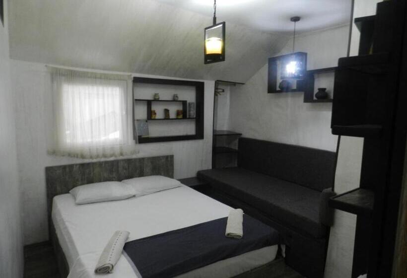 اتاق کلاسیک چهارنفره, House In Old Batumi