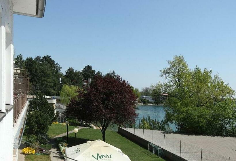 レイクビュークラシックルーム, Penzión Senec