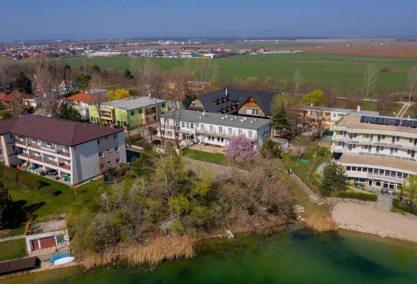 レイクビュークラシックルーム, Penzión Senec