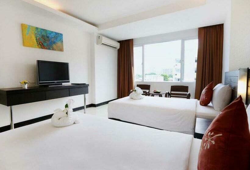 Quarto Superior, Baron Beach
