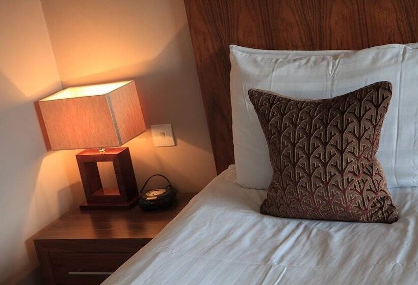 غرفة قياسية مطلة على ملعب الجولف, Best Western Plus Centurion