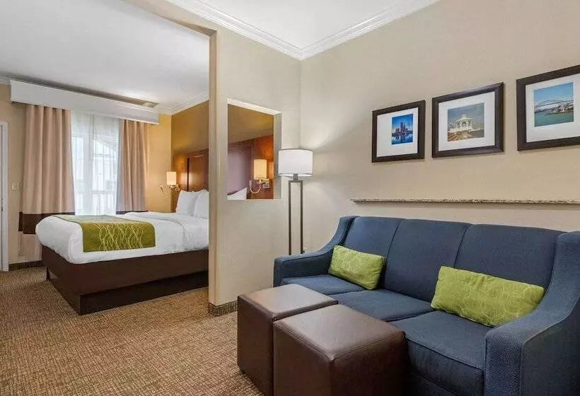 سوییت, Comfort Suites Central