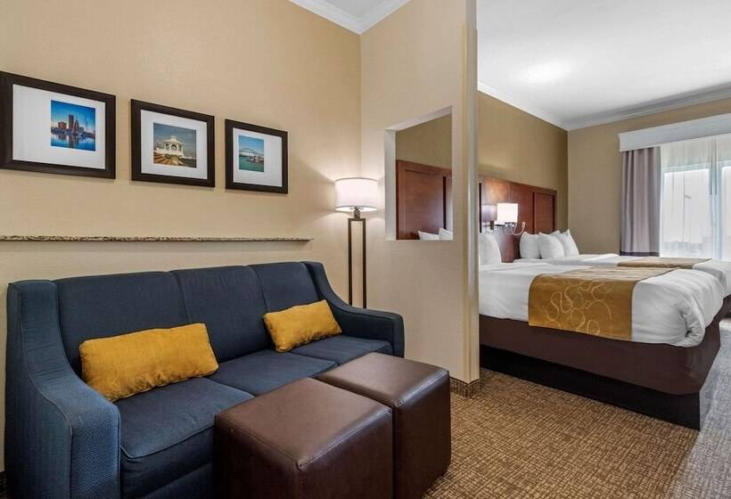 جناح, Comfort Suites Central