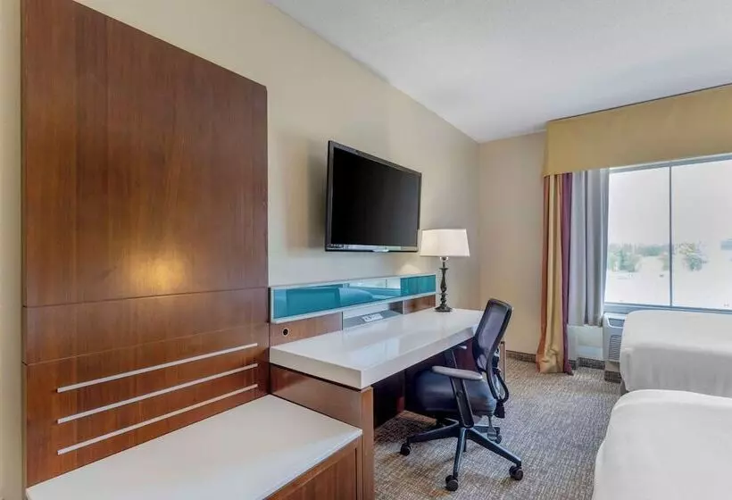 スイート, Comfort Suites East