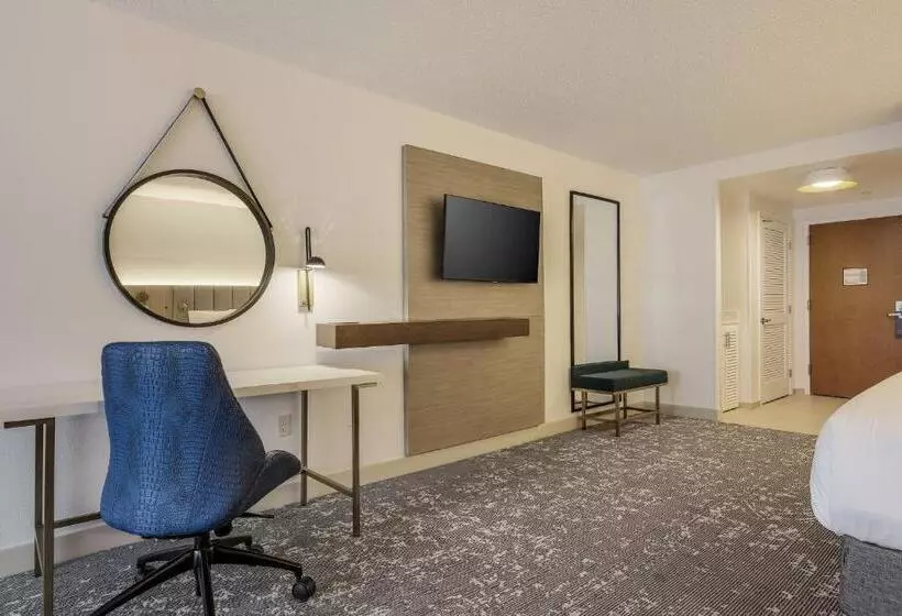 اتاق استاندارد با تخت بزرگ برای معلولان, Crowne Plaza Ft Myers Gulf Coast, An Ihg