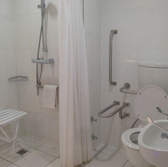Номер Стандарт Адаптированный для Инвалидов, Holiday Inn Express Cape Town City Centre, An Ihg