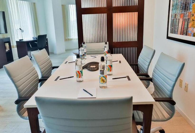 带大床的套房, Hyatt Place West Palm Beach