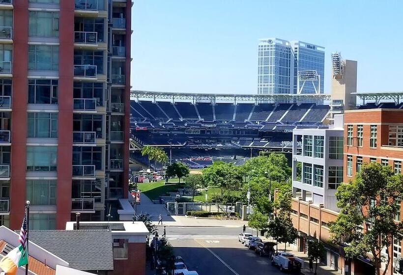 סוויטה מותאמת לאדם עם מוגבלויות, Indigo San Diego   Gaslamp Quarter, An Ihg