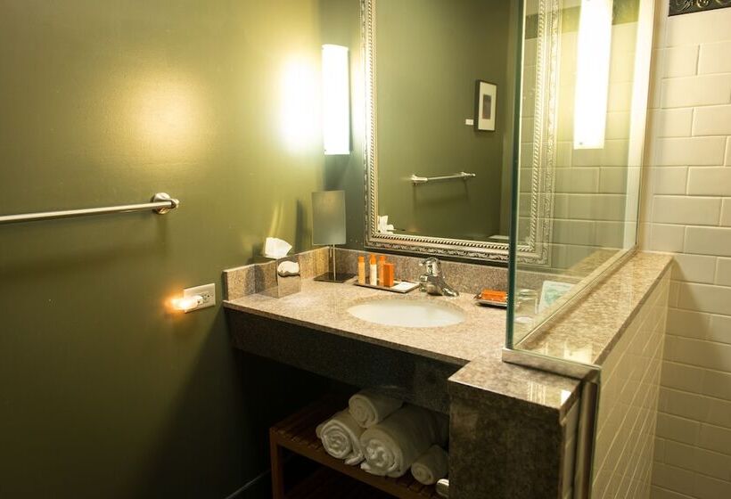 اتاق لوکس, Lancaster Arts