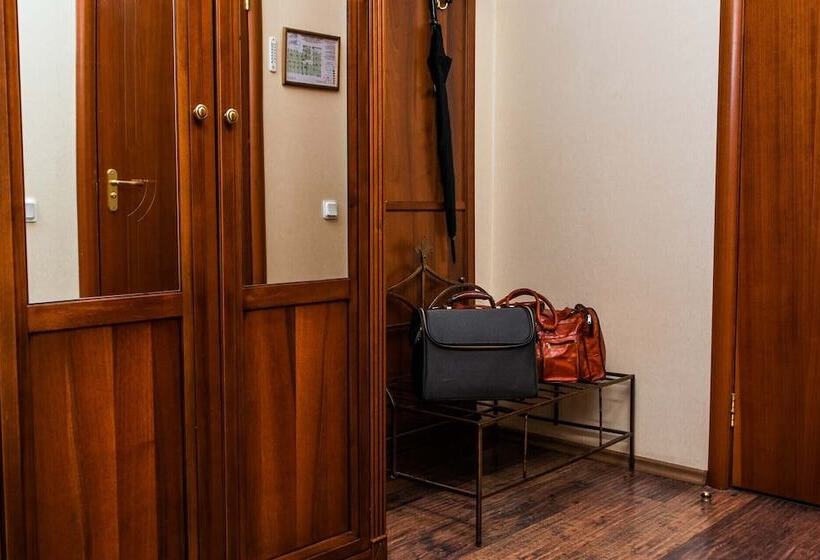 Номер Стандарт, Lancaster Court