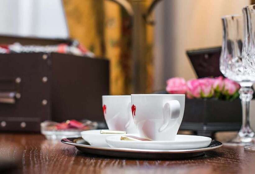 Номер Стандарт, Lancaster Court