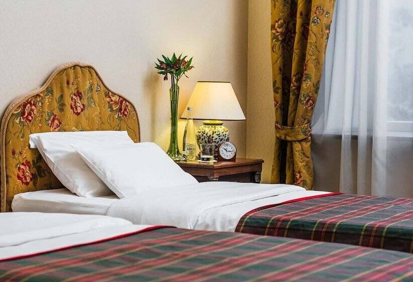 Номер Стандарт, Lancaster Court