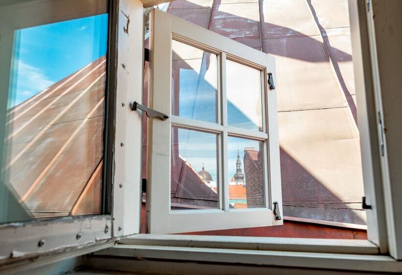 اتاق لوکس, Meriton Old Town Garden