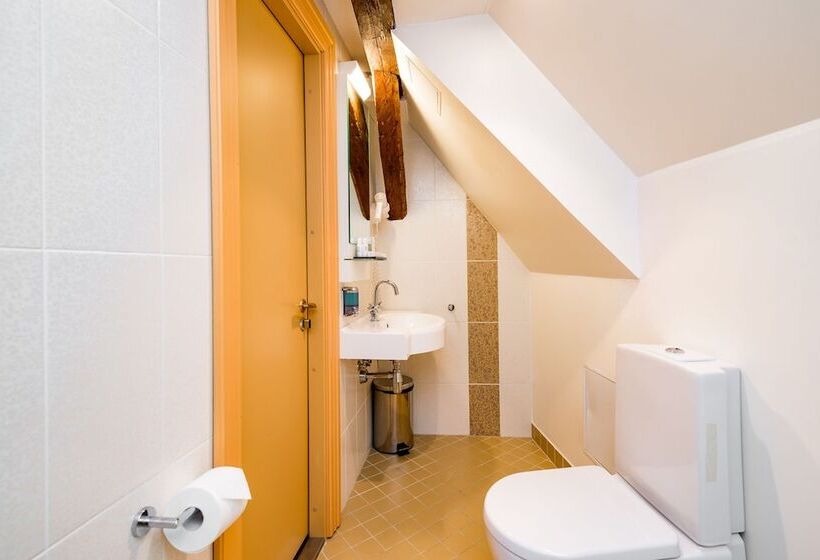 اتاق لوکس, Meriton Old Town Garden