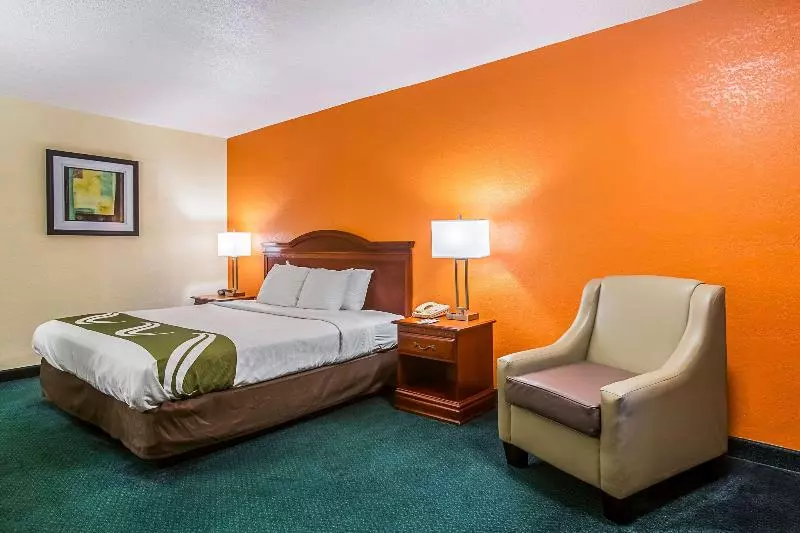 キングサイズベッドのスタンダードルーム, Quality Inn Atlanta Northeast I85