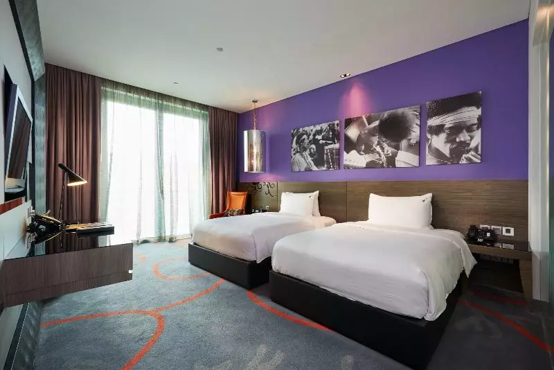 اتاق لوکس با چشم‌انداز استخر, Resorts World Sentosa