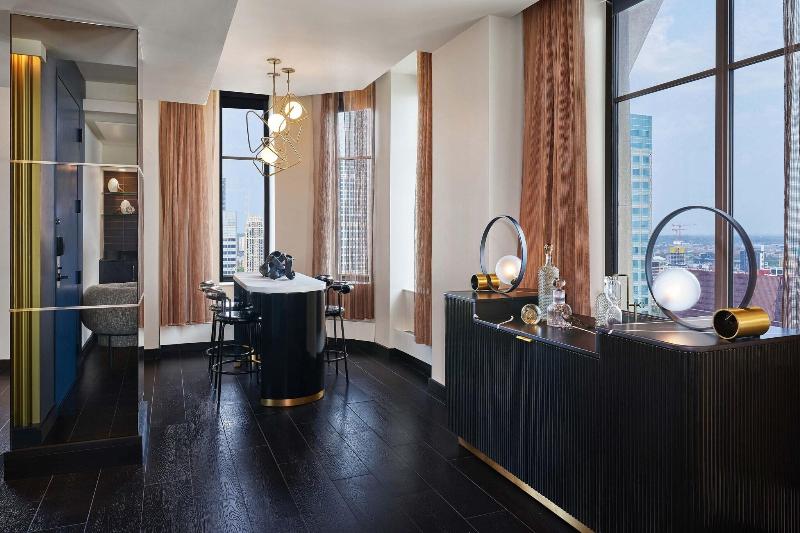 스위트 킹사이즈 침대, W Minneapolis  The Foshay