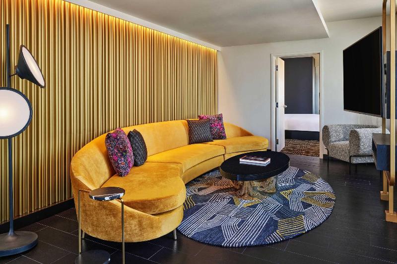 스위트 킹사이즈 침대, W Minneapolis  The Foshay