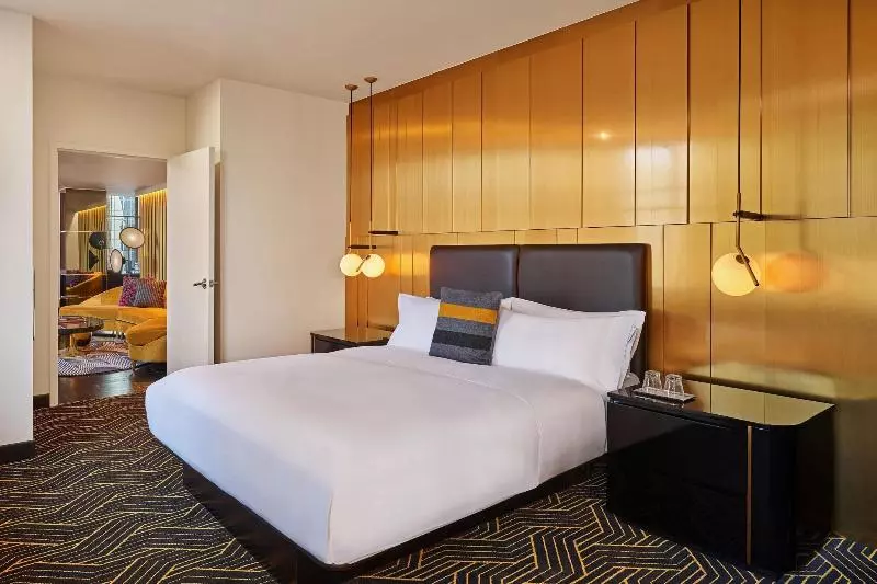 سوئیت با تخت بزرگ, W Minneapolis  The Foshay