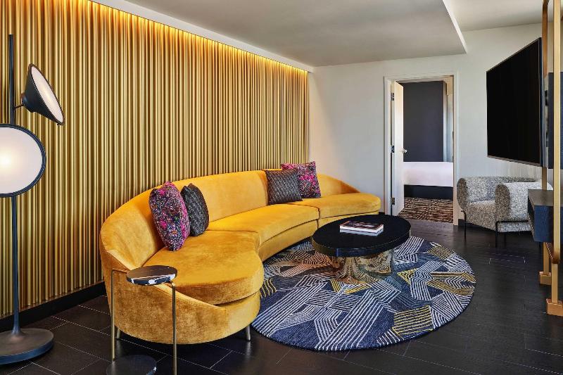 스위트 킹사이즈 침대, W Minneapolis  The Foshay