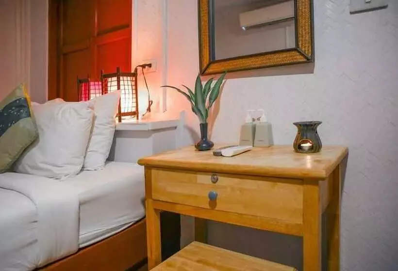 بانگلوی استاندارد, Milky Bay Resort