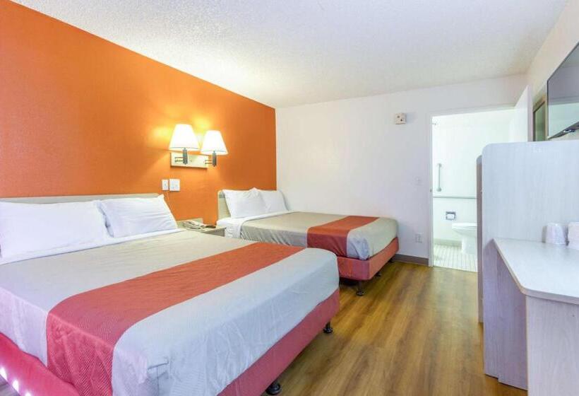 Номер Стандарт Адаптированный для Инвалидов, Motel 6 Phoenix, Az  Airport  24th Street