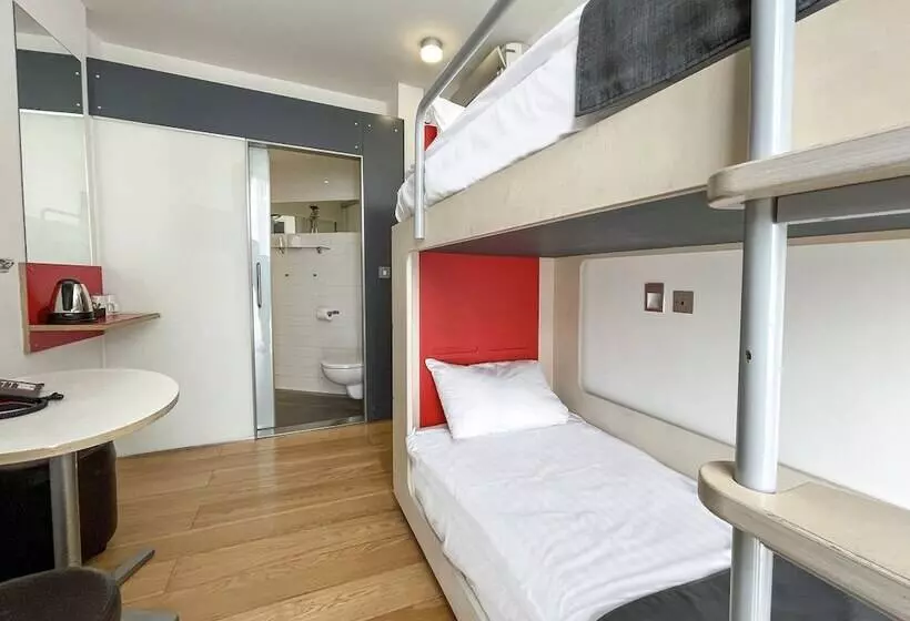 اتاق استاندارد با تخت‌های تاشو, Sleeperz Hotel Cardiff