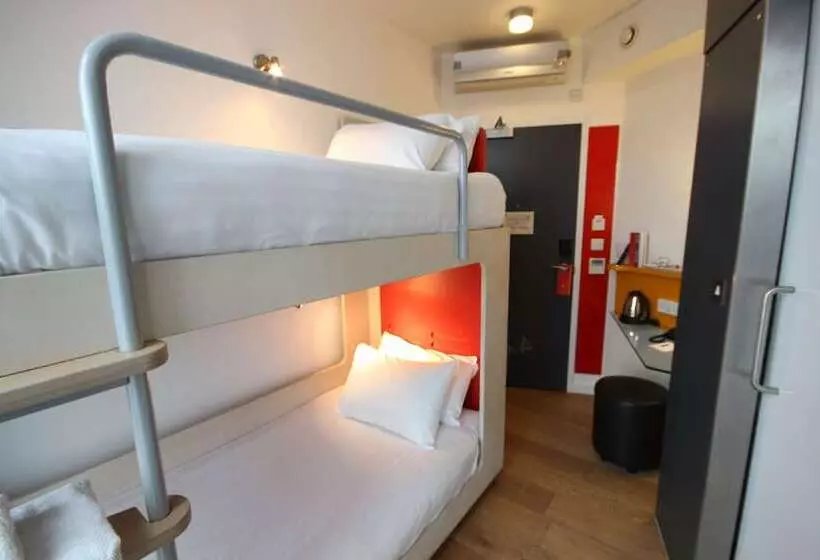 اتاق استاندارد با تخت‌های تاشو, Sleeperz Hotel Cardiff