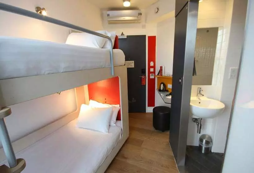 اتاق استاندارد با تخت‌های تاشو, Sleeperz Hotel Cardiff