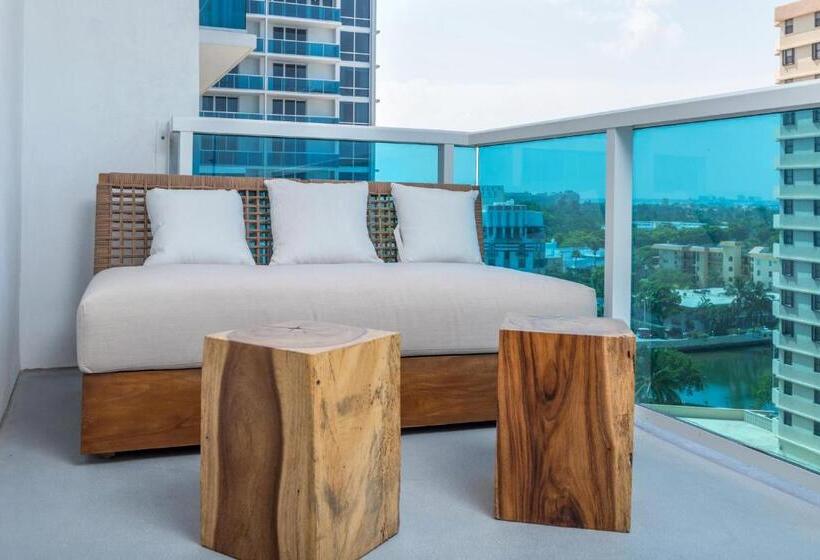 דירת שני חדרים, 1  Penthouse 2 Story Beachfront