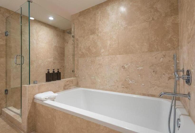 דירת שני חדרים, 1  Penthouse 2 Story Beachfront