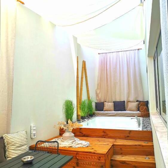 ハイドロマッサージバス付きスイート, Atlantis Boutique City