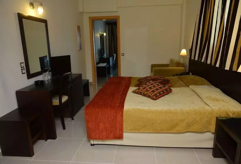 Perhehuone, Hanioti Grandotel