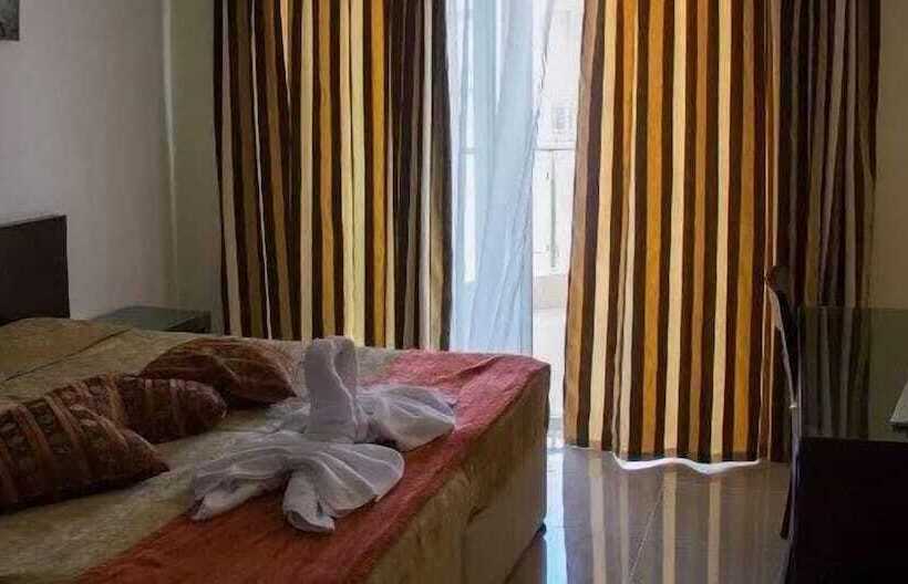 غرفة قياسية مطلّة علي البحر, Hanioti Grandotel