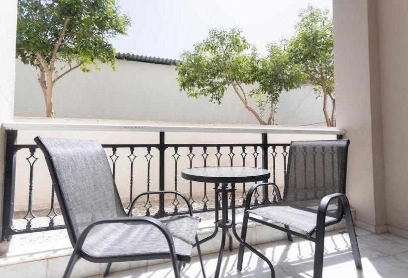 غرفة قياسية ثلاثية, Hanioti Grandotel